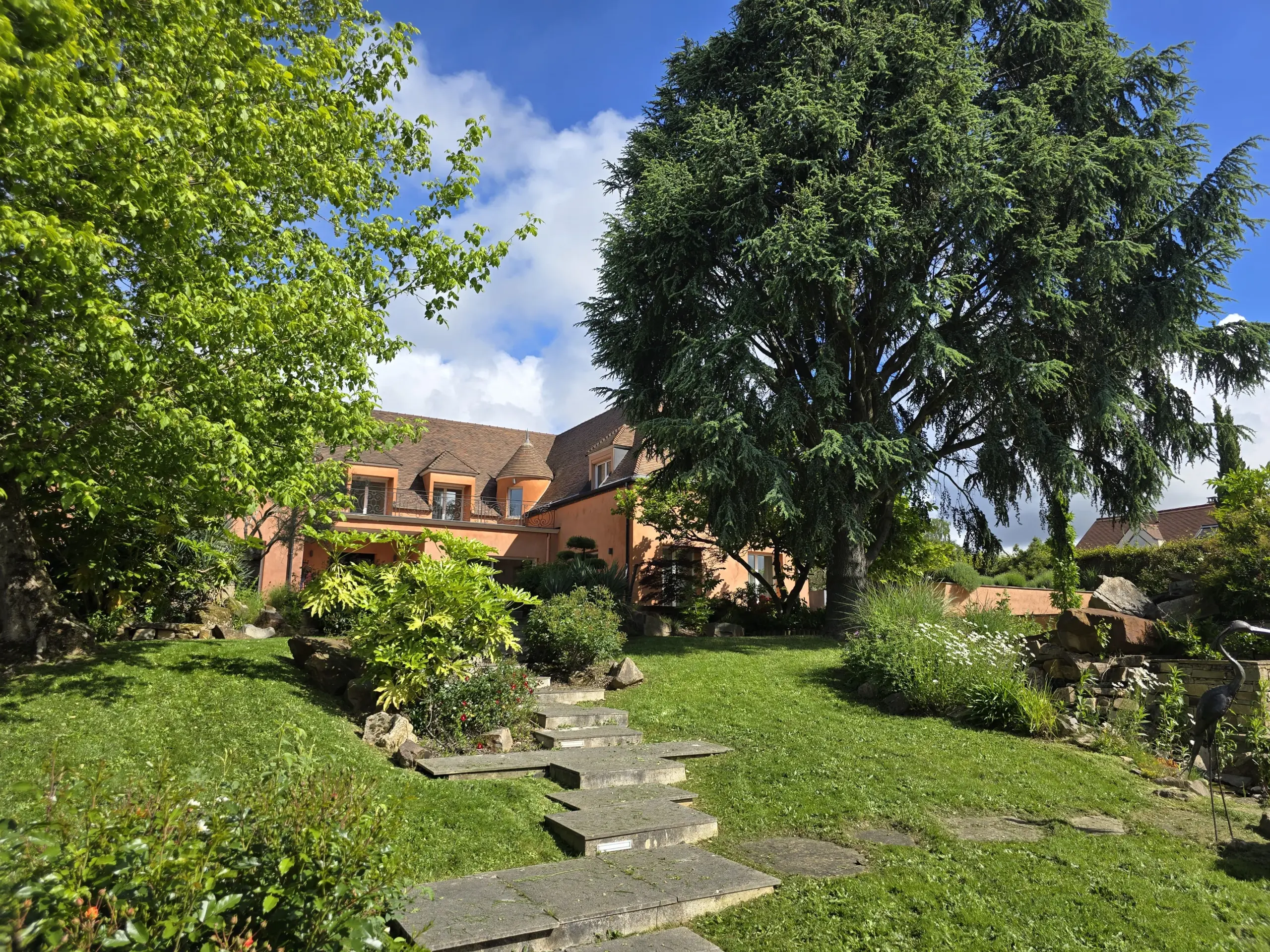 entretien-pelouse-arbustre-parlons-jardin