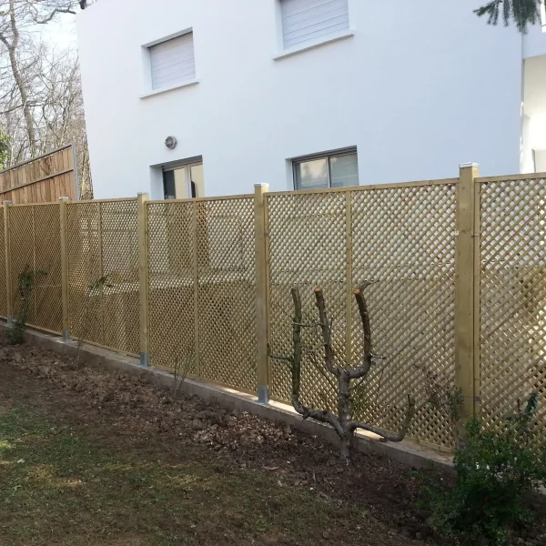 installation-cloture-en-bois-parlons-jardin